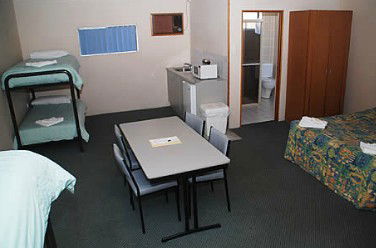 Oasis By The Lake - Accommodation Port Hedland 3