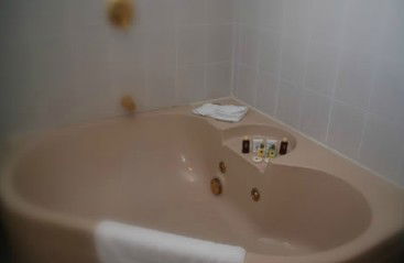 Oasis By The Lake - Accommodation Port Hedland 4