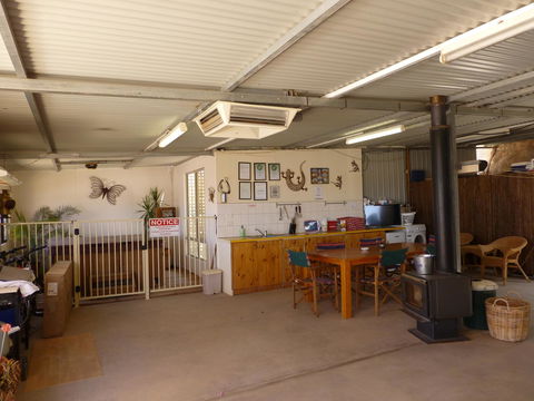 Underground Bed And Breakfast - Accommodation Port Hedland 3