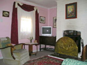 Hollyhock Cottage - Accommodation Port Hedland 0