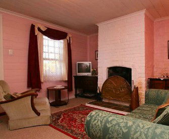 Hollyhock Cottage - Accommodation Port Hedland 4