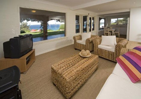 Absolute Waterfront At Hyams Beach - Elandra - Accommodation Port Hedland 4