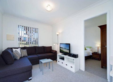 Beach House Fingal Bay - Accommodation Port Hedland 1