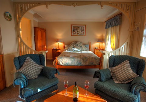 Honeysuckle Cottages And The Rocks Restaurant - Accommodation Port Hedland 0