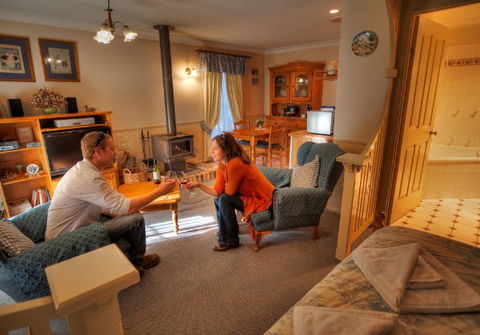 Honeysuckle Cottages And The Rocks Restaurant - Accommodation Port Hedland 1