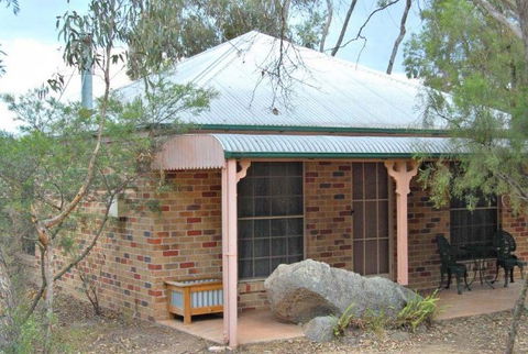 Honeysuckle Cottages And The Rocks Restaurant - Accommodation Port Hedland 3