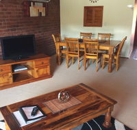 Cleveland Visitor Villas Motel  Shailer Park Garden Villas - Accommodation Port Hedland