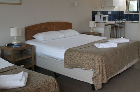 A' Montego Mermaid Beach Motel - Accommodation Port Hedland 0