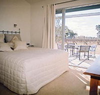 Tinnies At Back Creek Vineyard - Accommodation Port Hedland