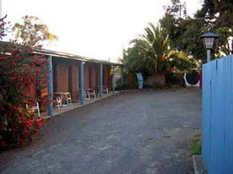 La Cochon Rose Motel & Art Gallery - Accommodation Port Hedland 0