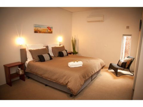 Hanover Bay Studio Apartments - Accommodation Port Hedland 0