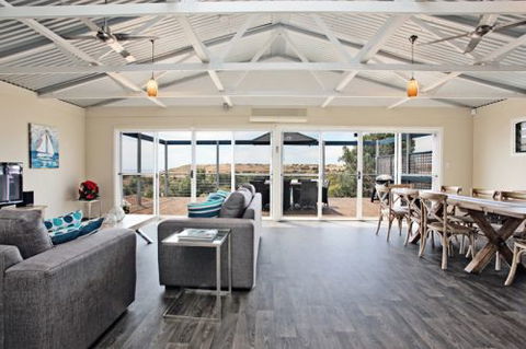 Coral Sands Luxury Beach House - Accommodation Port Hedland 0