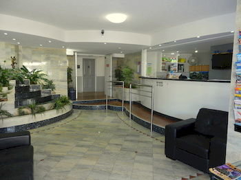 Beachside Resort - Kawana Waters - Accommodation Port Hedland 1