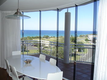 Beachside Resort - Kawana Waters - Accommodation Port Hedland 2