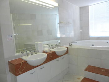 Beachside Resort - Kawana Waters - Accommodation Port Hedland 36