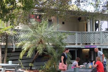 Nomads Noosa Backpackers Hostel - Accommodation Port Hedland 2