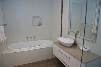 Yarra Glen Racecourse Apartments - Accommodation Port Hedland 11