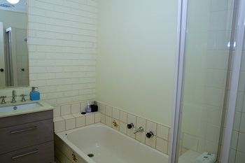 Yarra Glen Racecourse Apartments - Accommodation Port Hedland 13