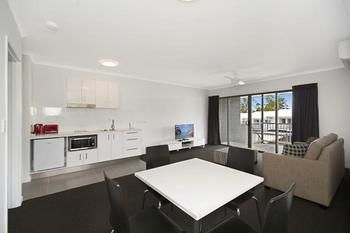 Cooroy Luxury Motel Apartments Noosa - Accommodation Port Hedland 10