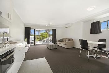 Cooroy Luxury Motel Apartments Noosa - Accommodation Port Hedland 11