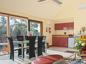 Sandy Bay Chalet - Accommodation Port Hedland 0