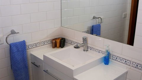 Alpine Country Cottages: Studio 3 - Accommodation Port Hedland 3