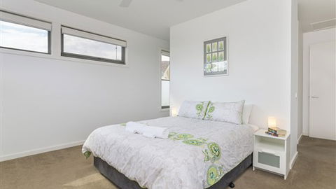 Serenity Torquay Sea View: Luxury Beachfront - Accommodation Port Hedland 2