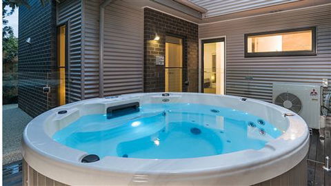 Serenity Torquay Sea View: Luxury Beachfront - Accommodation Port Hedland 7