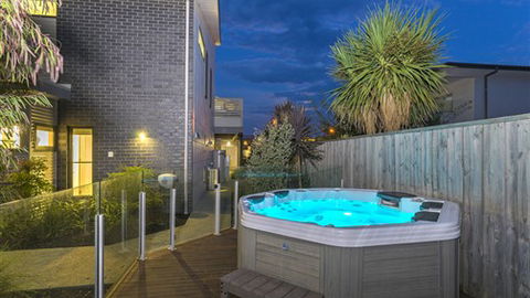 Serenity Torquay Ocean View: Luxury Beachfront - Accommodation Port Hedland 5