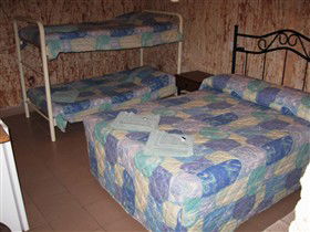 Radeka Downunder Underground Motel And Backpacker Inn - Accommodation Port Hedland 2