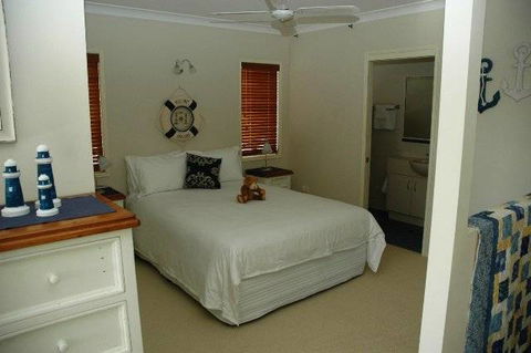 Alexander Lakeside Bed & Breakfast - Accommodation Port Hedland 1