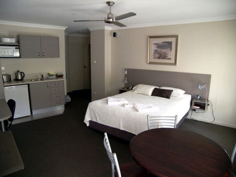Aston Hill Motor Lodge - Accommodation Port Hedland 0