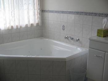 Macburn Self Contained Cottages, Dog Friendly - Accommodation Port Hedland 0