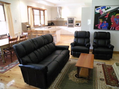 Pinkerton Hill (Naracoorte Cottages) - Accommodation Port Hedland 0