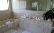 Harewood House Bed And Breakfast - Accommodation Port Hedland 3