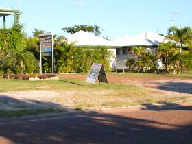 Gee-Dees Family Cabins - Accommodation Port Hedland 1