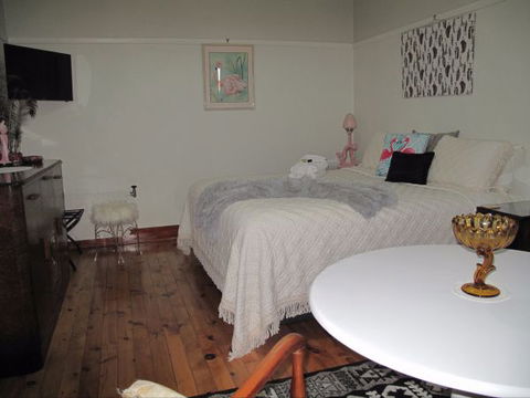 B&B Wodonga - Art Deco Accommodation - Accommodation Port Hedland 2