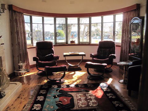 B&B Wodonga - Art Deco Accommodation - Accommodation Port Hedland 5