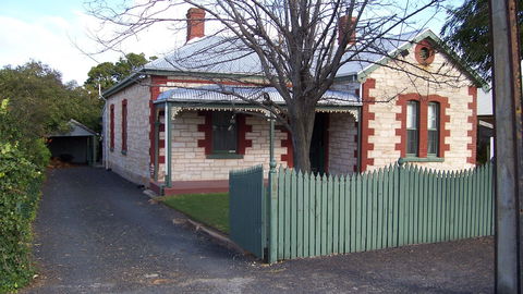 Naracoorte Cottages – Smith Street Villa - Accommodation Port Hedland 0