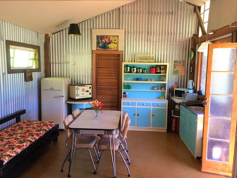 Fig Tree Retro Studio - Accommodation Port Hedland 6
