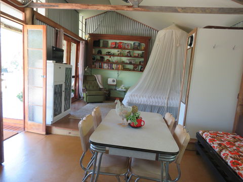 Fig Tree Retro Studio - Accommodation Port Hedland 7