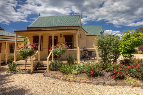 Autumn Affair Cottage 7 - Accommodation Port Hedland 0