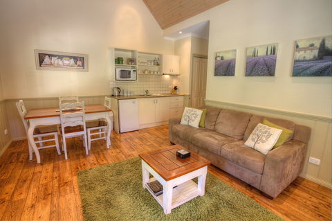 Autumn Affair Cottage 7 - Accommodation Port Hedland 1