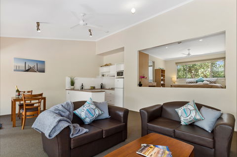 Waterfront Retreat At Wattle Point - Accommodation Port Hedland 5