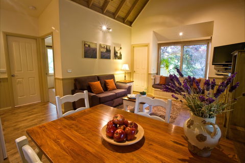 Autumn Abode Cottages - Accommodation Port Hedland 0