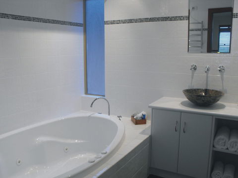 Karma Chalets And Karisma Spa - Accommodation Port Hedland 2