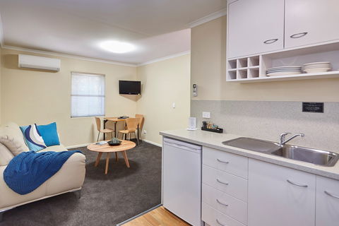 Elphin  Motel & Serviced Apartments - Accommodation Port Hedland 2