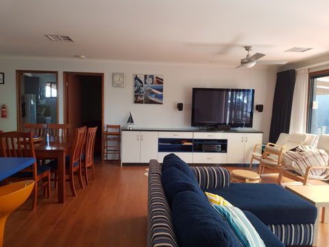 Johlie's Boathouse - Accommodation Port Hedland 2