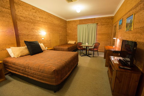 Mud Hut Motel - Accommodation Port Hedland 2