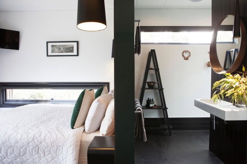 Perth Hills Luxury Getaway - Quenda Guesthouse - Accommodation Port Hedland 2